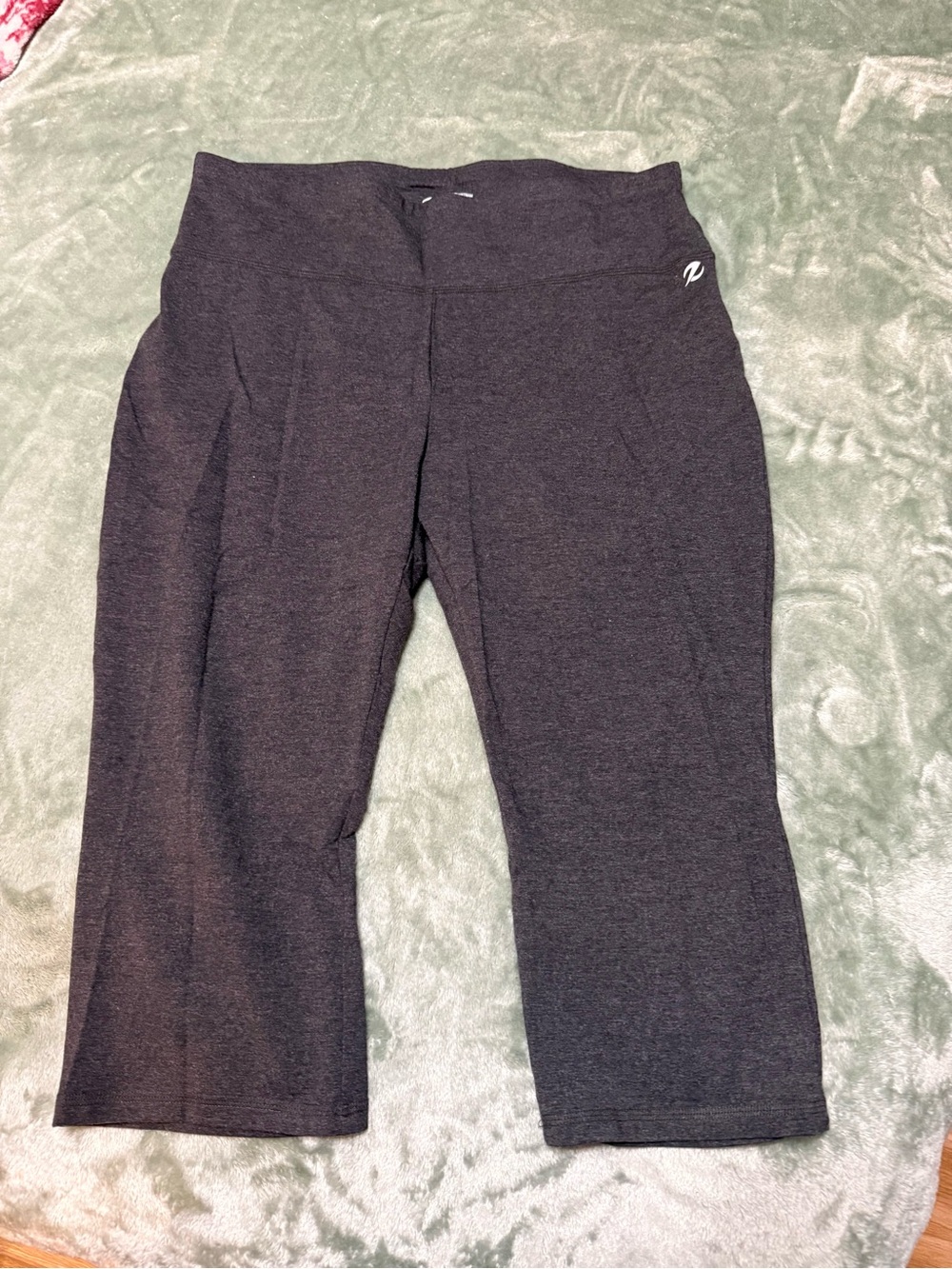 Gray capris leggings